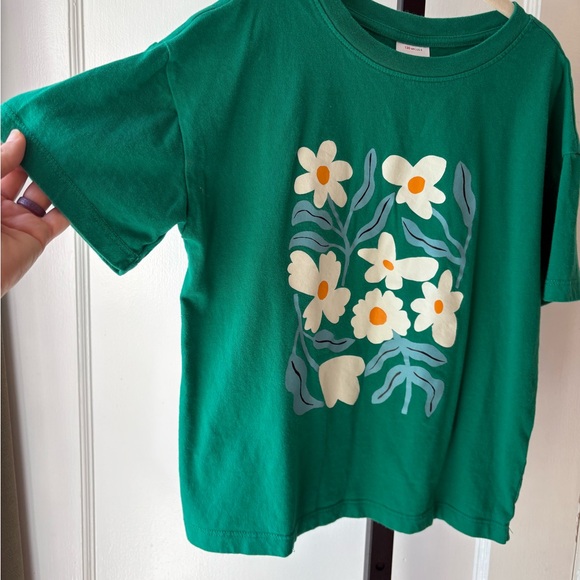 Hanna Andersson | Oversized Floral Graphic Green Shirt | Size 8 - Picture 4 of 6